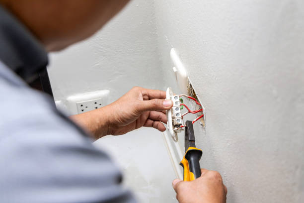 Best Circuit Breaker Repair  in Fayette, IA
